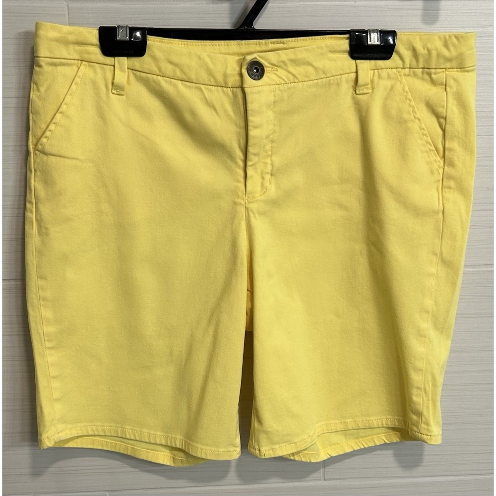 Banana Yellow Shorts 9" Inseam Sz 14, Hannah, Vibrant Spring Summer Casual